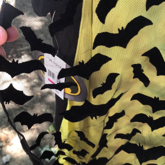 NWT Batman Beaded Logo Tee 2 Interchangeable Capes - Picture 1 of 16